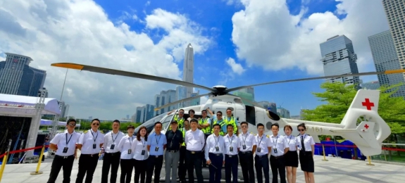 东部通航直升机队参与深圳防灾减灾日活动，引起广泛关注。
