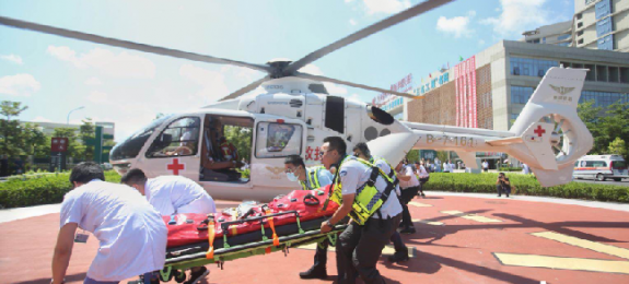 晶报：10公里4分钟 直升机对患者完成生命救援