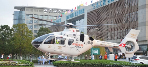人民日报：深圳双引擎直升机空中大救援